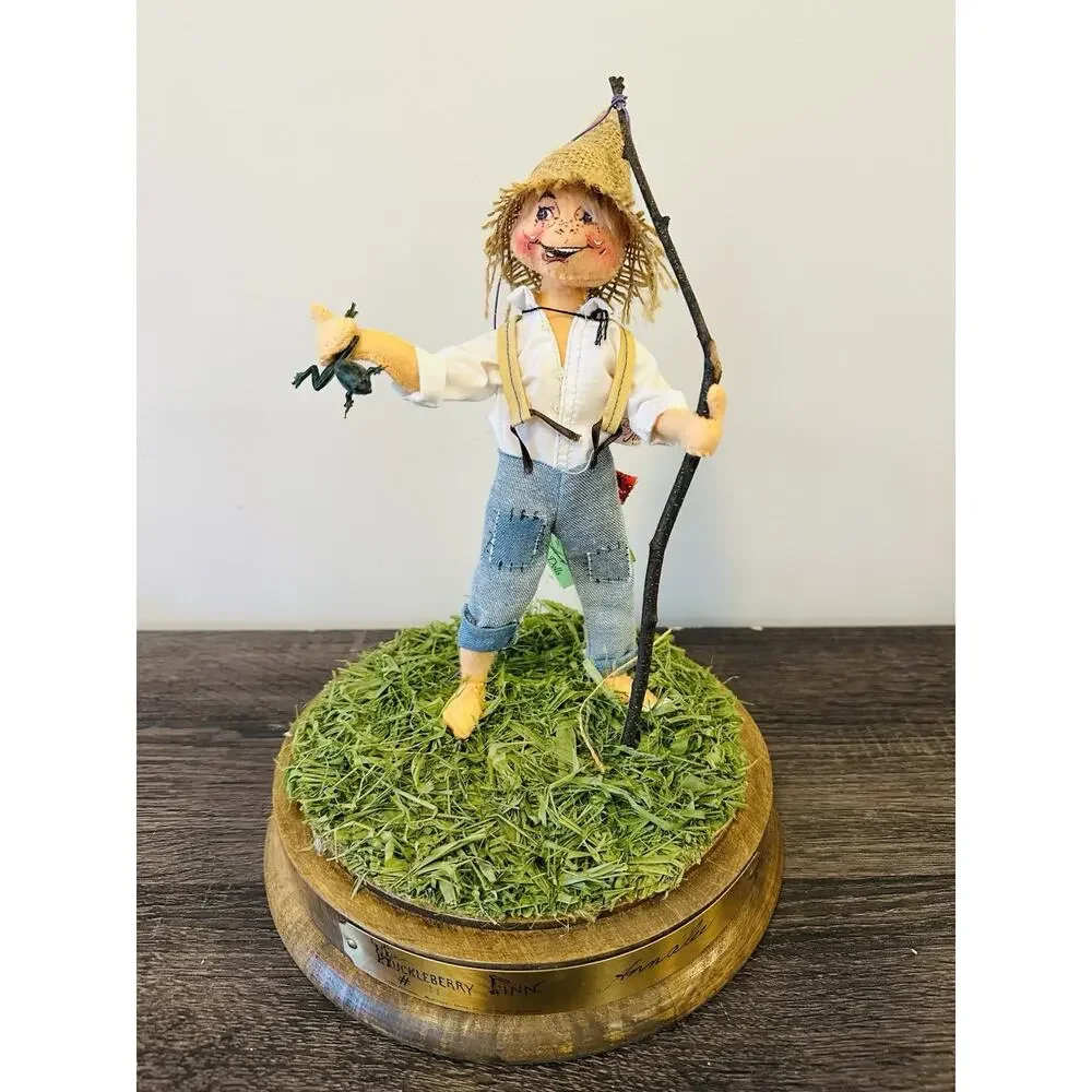 Annalee Dolls 1986 Huckleberry Finn Doll Glass Globe #281 Collectible Home Decor